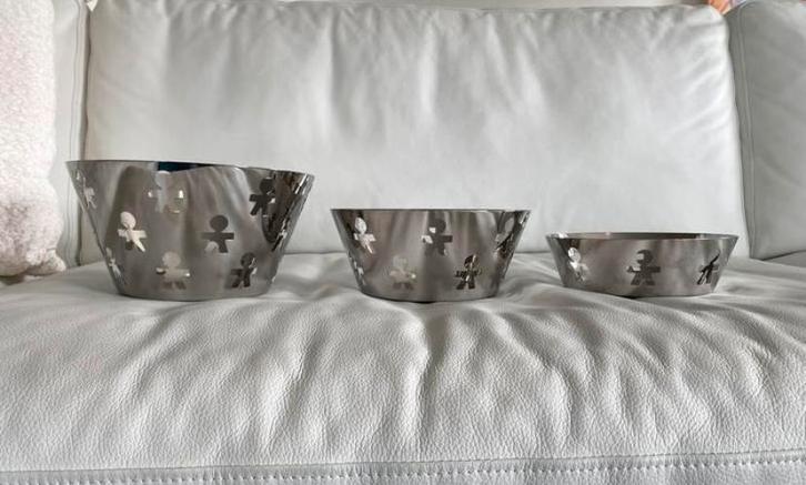 Schaal Alessi Girotondo RVS —3 maten 6 stuks ZGAN, Huis en Inrichting, Keuken | Servies, Zo goed als nieuw, Schaal of Schalen