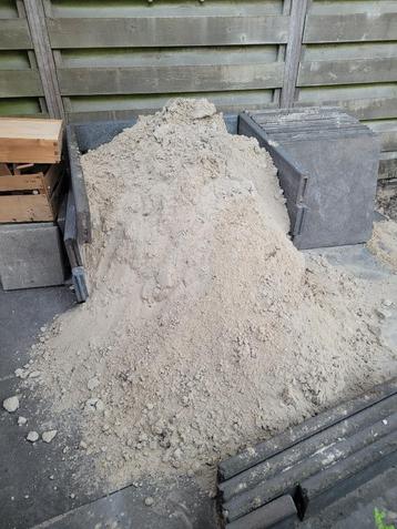 Gratis af te halen. Wit zand voor ophogen, straten, vullen. beschikbaar voor biedingen