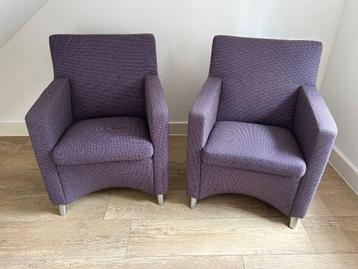 2 Leolux Dolcinea fauteuils paars gemêleerde stoffering. beschikbaar voor biedingen