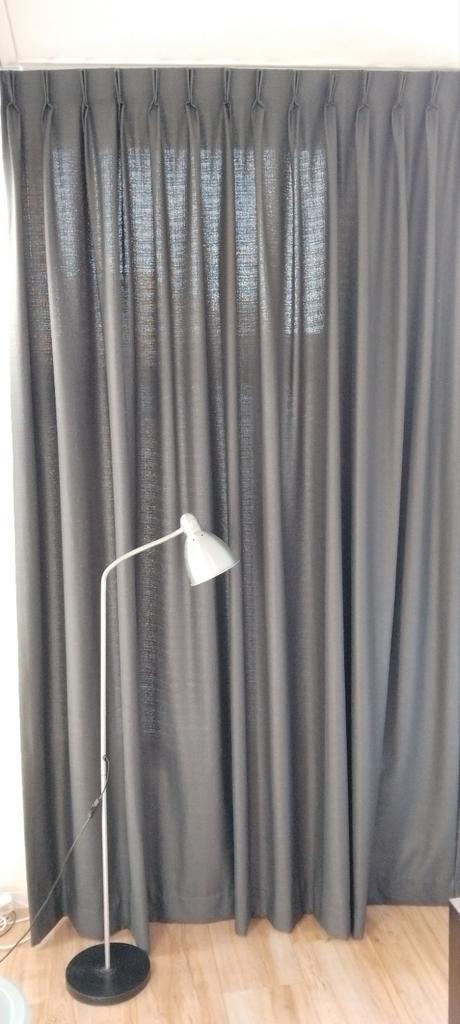 Zilveren Staande Lamp met Zwarte Voet, Huis en Inrichting, Stoffering | Gordijnen en Lamellen, 150 tot 200 cm, 50 tot 100 cm, Ophalen