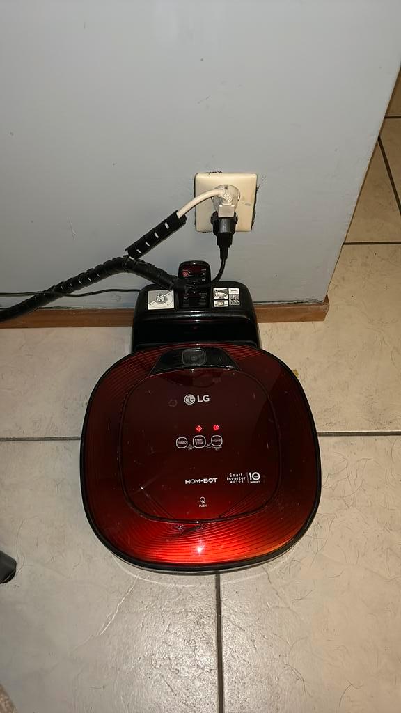 Lg hom-bot robotstofzuiger, Witgoed en Apparatuur, Stofzuigers, Gebruikt, Robotstofzuiger, Reservoir, Ophalen