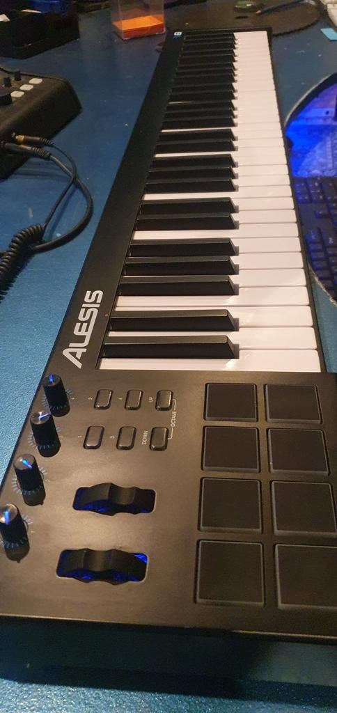 Alesis V61 midi keyboard, Muziek en Instrumenten, Midi-apparatuur, Ophalen of Verzenden