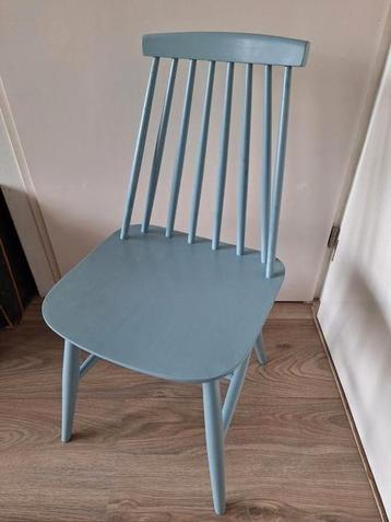 Vintage spijlenstoel  beschikbaar voor biedingen