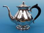 Zilveren koffiepot                                      Z246