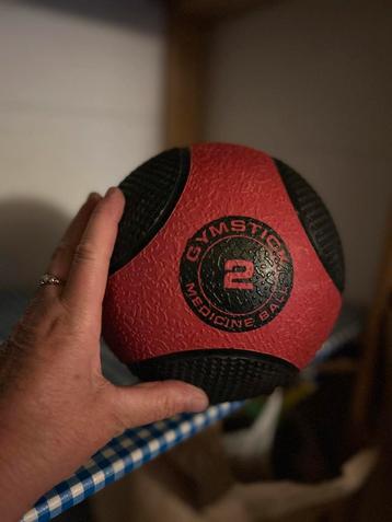 Medicijnbal 2 kg + Kettle Bell 6 kg (samen) beschikbaar voor biedingen