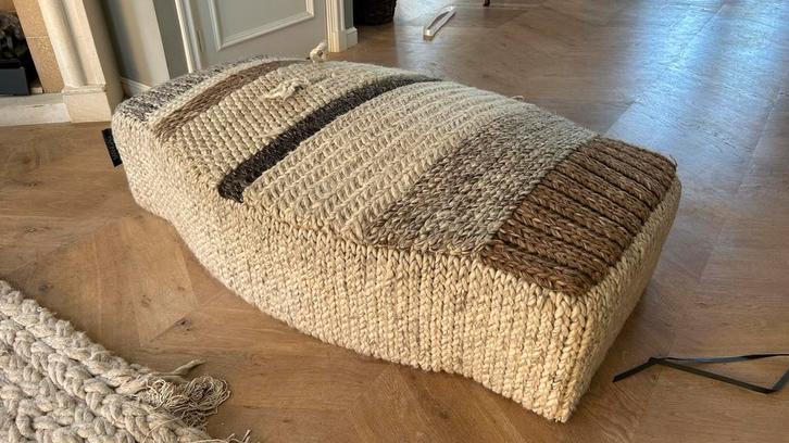 Mangas Poef - Patricia Urquiola Design, Huis en Inrichting, Banken | Voetenbanken en Poefen, Zo goed als nieuw, 50 tot 75 cm, 75 tot 100 cm