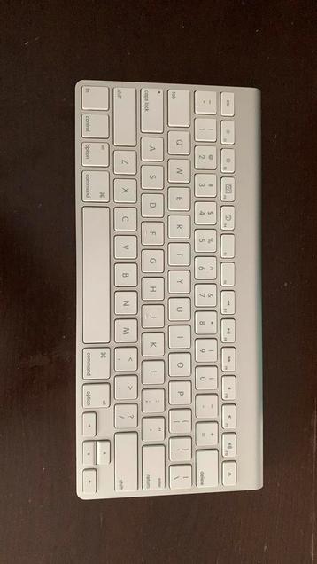 Apple draadloos toetsenbord. beschikbaar voor biedingen