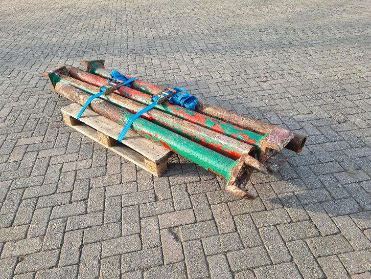 4 oude gietijzeren palen pilaren zuilen, Huis en Inrichting, Woonaccessoires | Zuilen en Pilaren, Gebruikt, Ophalen