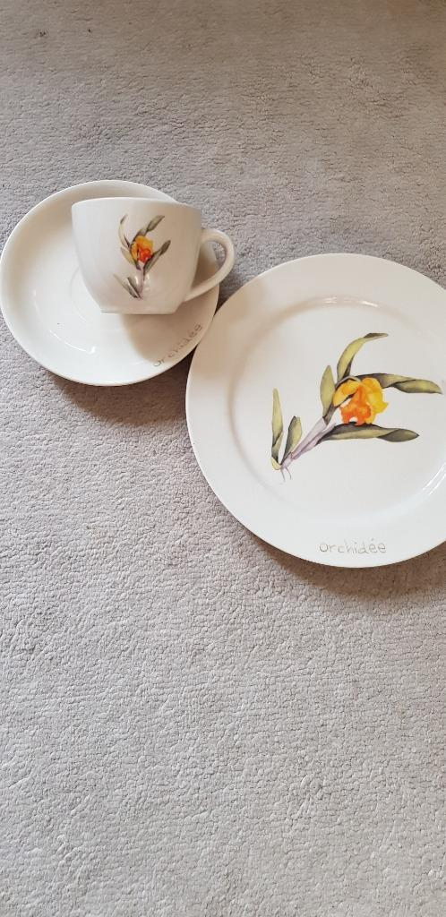 ontbijt setje met orchidee, Huis en Inrichting, Keuken | Servies, Nieuw, Kop(pen) en/of Schotel(s), Overige stijlen, Aardewerk