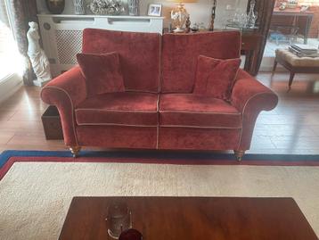 Twee zitbanken beschikbaar voor biedingen