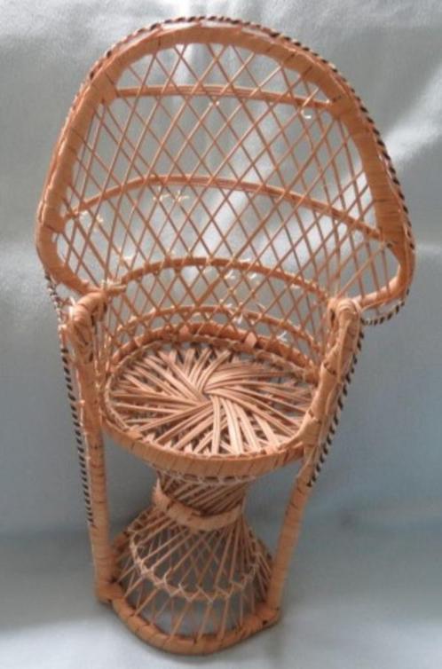 Rieten poppenstoel, pauwentroon voor pop, naturel, 42 cm, Verzamelen, Poppen, Zo goed als nieuw, Overige typen, Ophalen of Verzenden