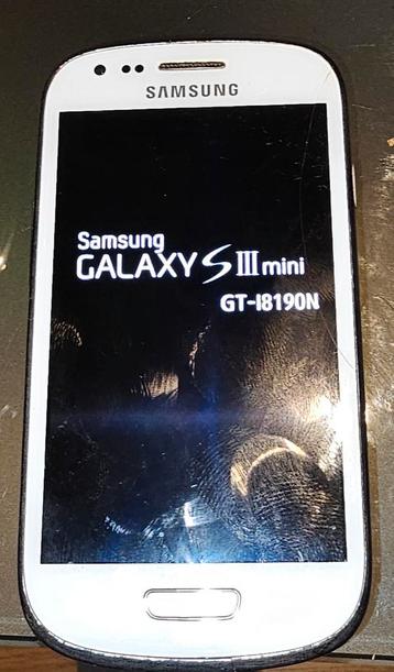 Samsung Galaxy S3 Mini + Lader & Kabel beschikbaar voor biedingen