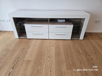 TV-Kast met verlichting  beschikbaar voor biedingen