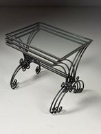 Metalen nesteling tafels 20e eeuw, Ophalen
