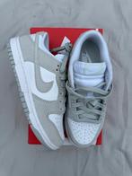 Nike Dunk Low Light Silver Corduroy - Maat 38, Kleding | Dames, Schoenen, --, Nieuw, Ophalen of Verzenden, Sneakers of Gympen