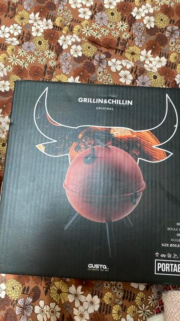 Portable bbq Grillin&chillin Gusta nieuw incl bbq setje beschikbaar voor biedingen