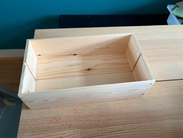 Mooi en stevig houten kist voor bijv Sensory Play beschikbaar voor biedingen