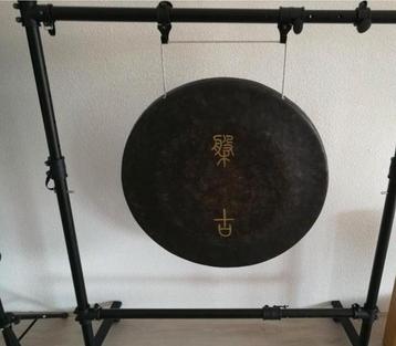 Earth tone gong 70cm met standaard en klopper (Mallet) beschikbaar voor biedingen