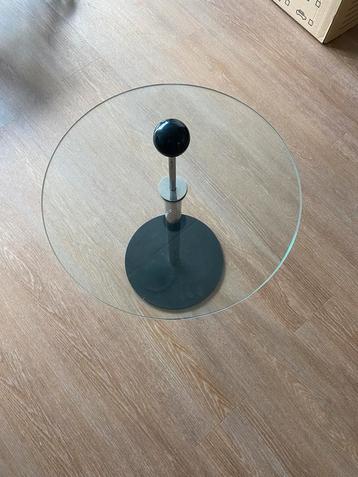 Ronde glazen design bijzettafeltje beschikbaar voor biedingen