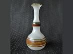 Wit mondgeblazen vaasje / flesje van opaal glas, Duitsland, Ophalen of Verzenden
