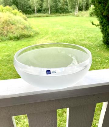  Een prachtige ronde kristallen schaal, merk Arabia Finland. beschikbaar voor biedingen