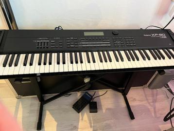 Roland XP-80 synthesizer + flightcase beschikbaar voor biedingen