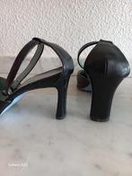Zwart leren slingback met blauwe zool, schoen maat 37, Zwart, Ophalen of Verzenden, Zo goed als nieuw, Schoenen met hoge hakken