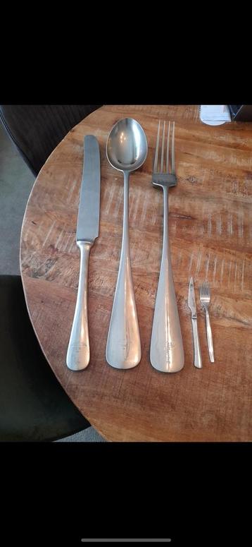 Mooi decoratief reuze bestek beschikbaar voor biedingen