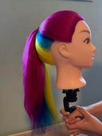 Kappershoofd met gekleurd haar en accessoires, Sieraden, Tassen en Uiterlijk, Uiterlijk | Haarverzorging, Ophalen of Verzenden