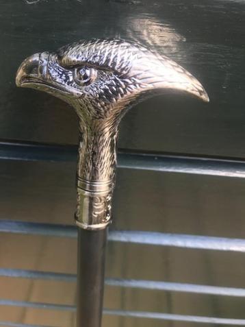 mooie metalen wandelstok, adelaarskop beschikbaar voor biedingen