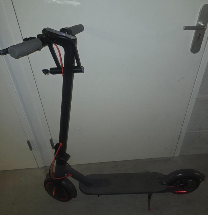 Elektrische step 350w t/m 30km/u, Fietsen en Brommers, Steps, Zo goed als nieuw, Elektrische step (E-scooter), Ophalen
