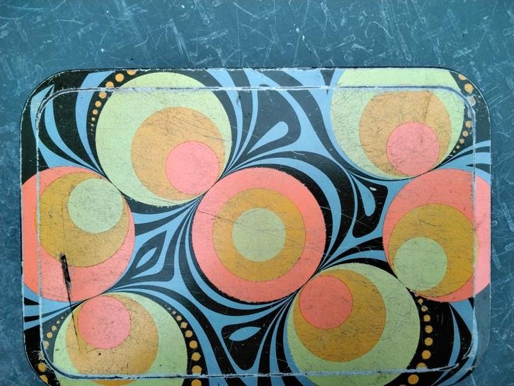Vintage metalen koektrommel met retro design, Huis en Inrichting, Woonaccessoires | Kisten, Gebruikt, Minder dan 50 cm, Minder dan 50 cm