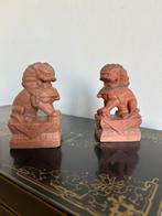 Twee Chinese spekstenen foo dogs (tempelleeuwen), Verzenden