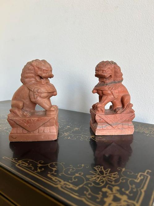 Twee Chinese spekstenen foo dogs (tempelleeuwen), Antiek en Kunst, Kunst | Niet-Westerse kunst, Verzenden