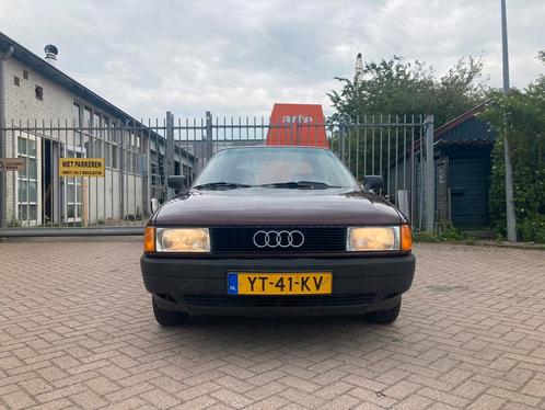 Audi 80 1.8 S U9 1990 Rood, Auto's, Audi, Particulier, Centrale vergrendeling, Lichtmetalen velgen, Metallic lak, Radio, Trekhaak