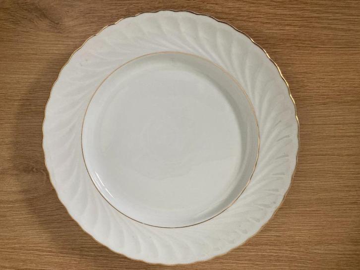 Negen salade/dessert/soepborden - Quinta Nova, Huis en Inrichting, Keuken | Servies, Zo goed als nieuw, Bord(en), Overige stijlen