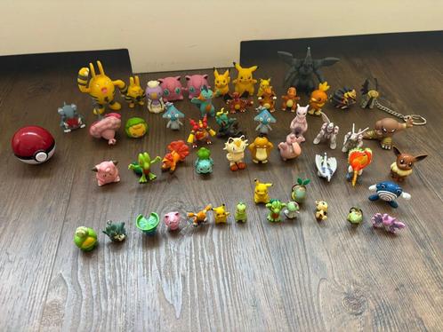53 Pokemon Nintendo Bandai poppetjes Charizard en Pikachu, Hobby en Vrije tijd, Verzamelkaartspellen | Pokémon, Gebruikt, Losse kaart