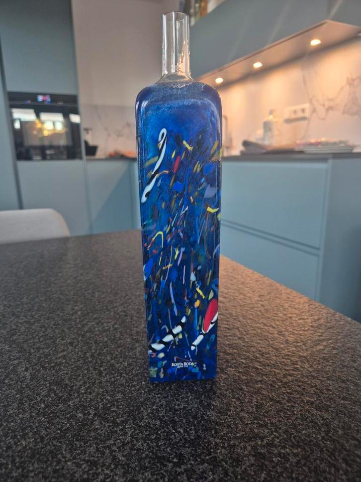 Kosta Boda Satellite Fles - Uniek Design!, Huis en Inrichting, Woonaccessoires | Vazen, Zo goed als nieuw, Blauw, Minder dan 50 cm