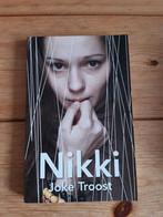 Joke Troost - Nikki ( over automulatie), Boeken, Literatuur, Joke Troost, Ophalen of Verzenden, Zo goed als nieuw, Nederland