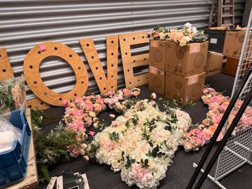 Leegverkoop Trouwdecoratie & Evenementen Decoratie - Tilburg beschikbaar voor biedingen