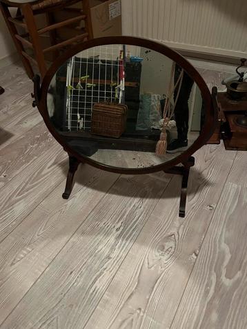 Antieke Ovale Kaptafelspiegel met Houten Frame beschikbaar voor biedingen