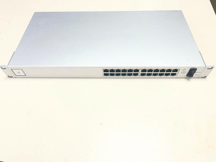 UniFi Switch 24 (US-24) - Krachtige Netwerk Switch, Computers en Software, Netwerk switches, Gebruikt, Ophalen of Verzenden