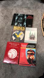 Vijf boeken over kernwapens nucleaire energy en ontwapening, Boeken, Oorlog en Militair, Ophalen of Verzenden, Zo goed als nieuw
