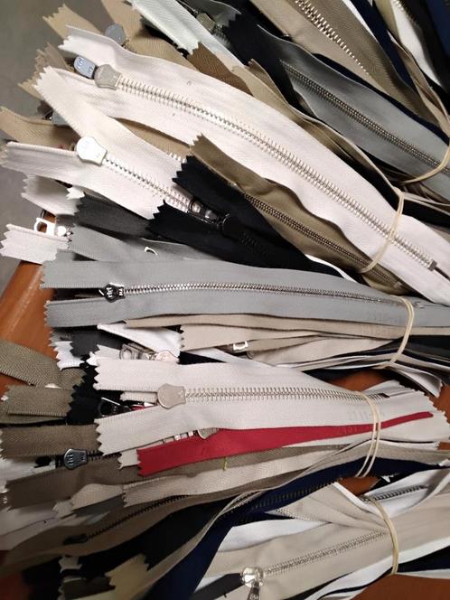 Nu deze 200 Riri ritsen in mix van kleuren en maten, Hobby en Vrije tijd, Naaien en Fournituren, Nieuw, Rits of Sluiting, Ophalen of Verzenden