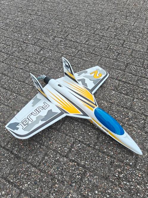 Multiplex funjet v2 met trust vector gloednieuw, Hobby en Vrije tijd, Modelbouw | Radiografisch | Vliegtuigen, Zo goed als nieuw