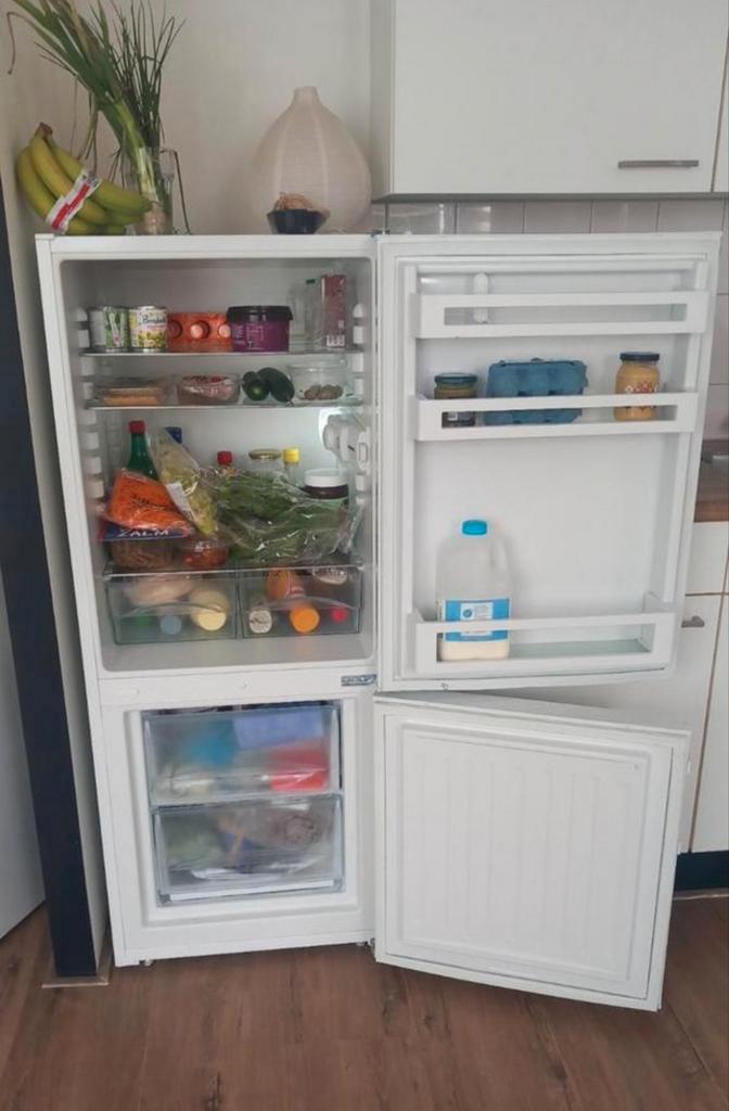 Liebherr koelkast / koelvries combinatie . 136cm hoog, Witgoed en Apparatuur, Koelkasten en IJskasten, Zo goed als nieuw, Met aparte vriezer