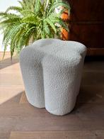 Witte teddy poef Xenos, Huis en Inrichting, Banken | Voetenbanken en Poefen, Ophalen, Zo goed als nieuw, Rond, Minder dan 50 cm