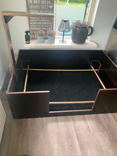 Werpkist met toebehoren, Dieren en Toebehoren, Hondenhokken, Zo goed als nieuw, 110 cm of meer, Ophalen of Verzenden