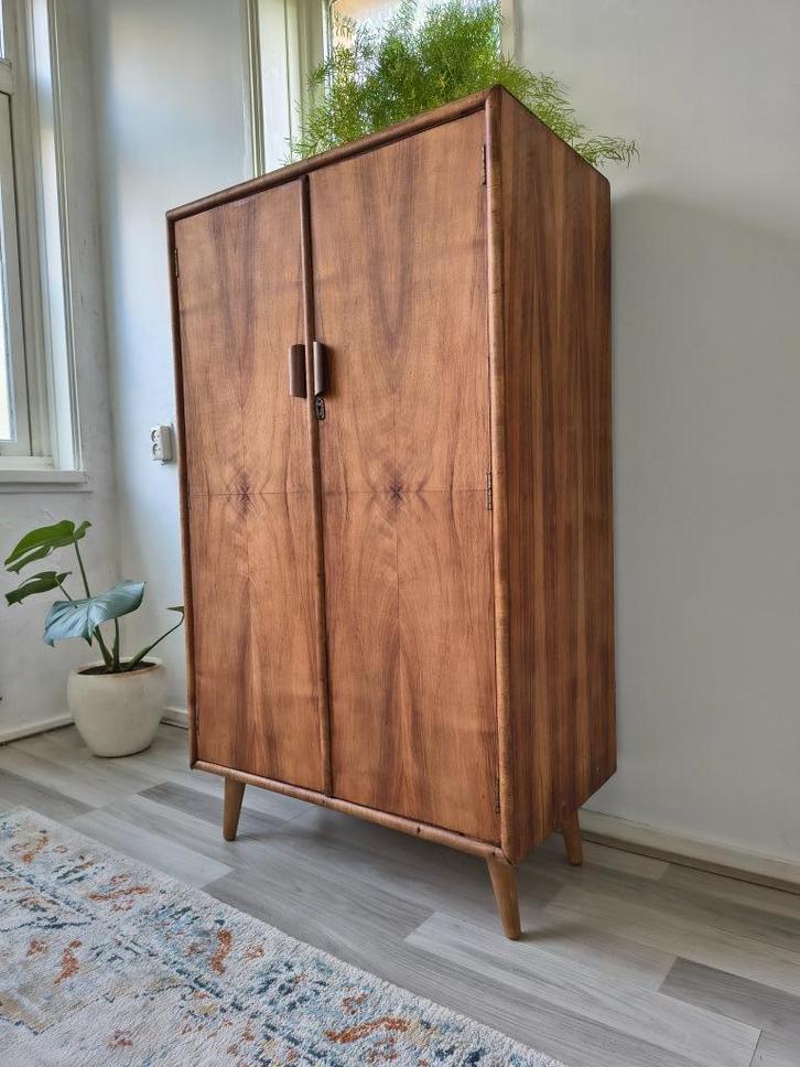 Vintage jaren 50/60 linnenkast / opbergkast | walnoot hout, Huis en Inrichting, Kasten | Overige, Zo goed als nieuw, Ophalen