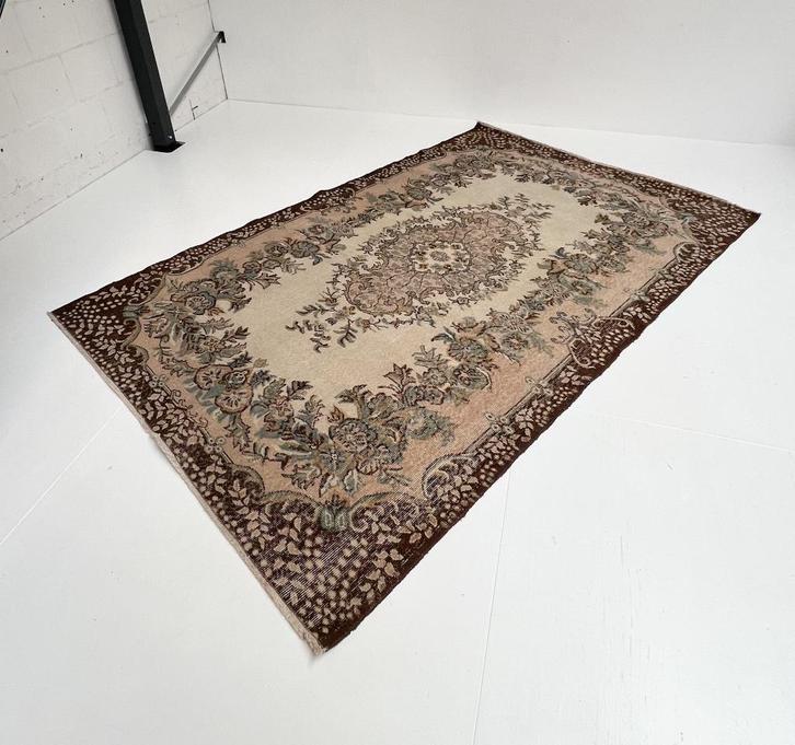 Bruin blauw vintage Yuruk vloerkleed 265 x 170 cm, 1960's, Huis en Inrichting, Stoffering | Tapijten en Kleden, Gebruikt, 150 tot 200 cm